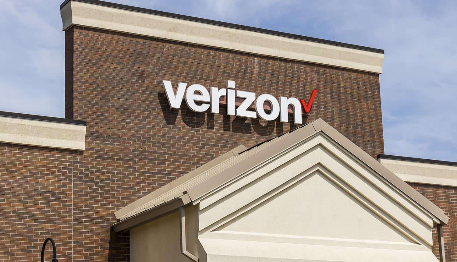 Image of Verizon logo on a building wall representing how the Verizon Up program wants your privacy in return for rewards and targeted ads