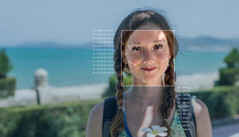 Recognition of a female face by layering a mesh and the calculation of the personal data by the software