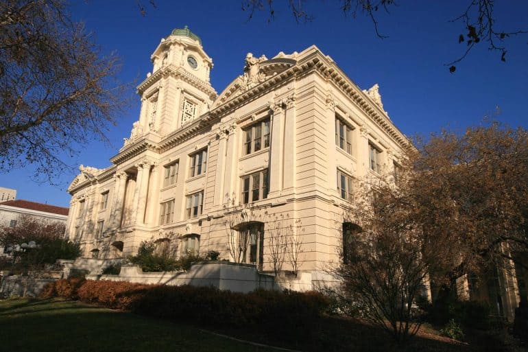 Exterior photo of Sacramento city hall showing how the upcoming California Consumer Privacy Act (CCPA) will impact businesses and consumers