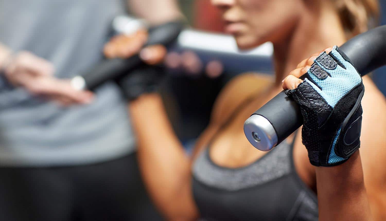 Woman and personal trainer working out showing CrossFit’s recent decision to delete Facebook and Instagram accounts over data privacy concerns