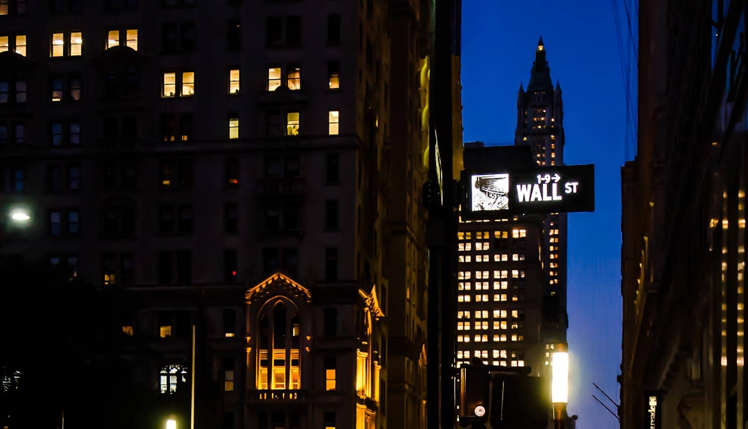 Wall Street in New York showing cyber incident reporting proposal