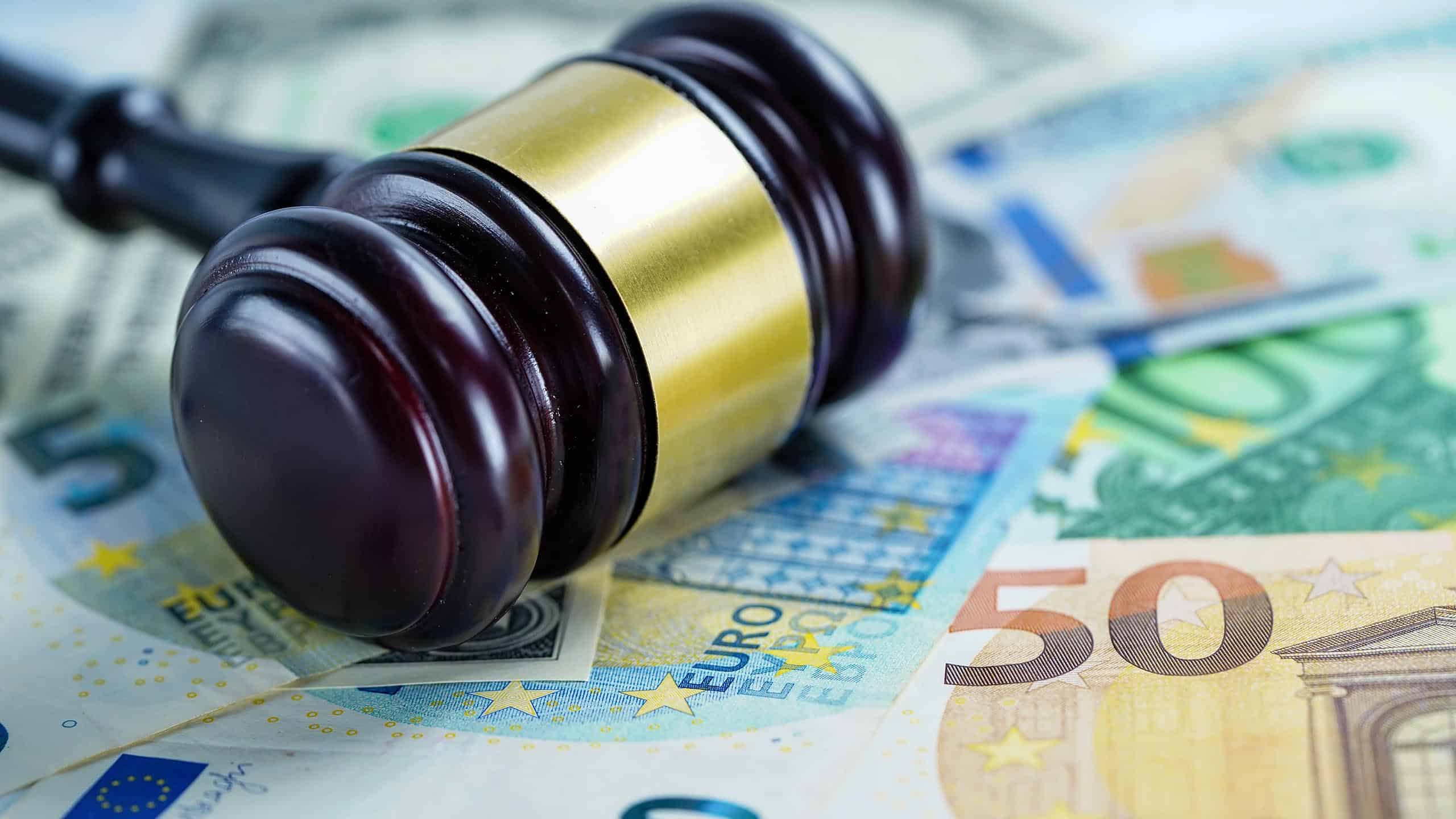 Judge hammer on Euro notes showing GDPR fine for cookie consent