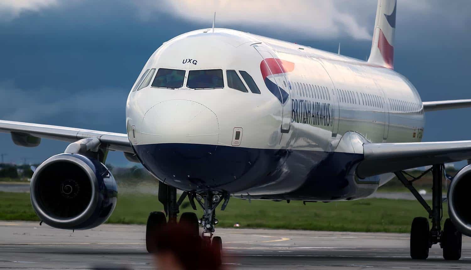 Plane on runway showing cyber attack on UK airports