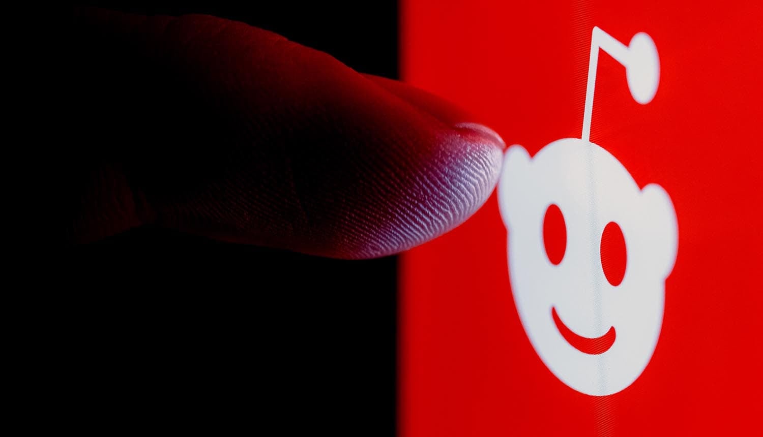 Finger on Reddit logo showing malware
